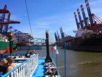 Hafenrundfahrt zu den Containerschiffen